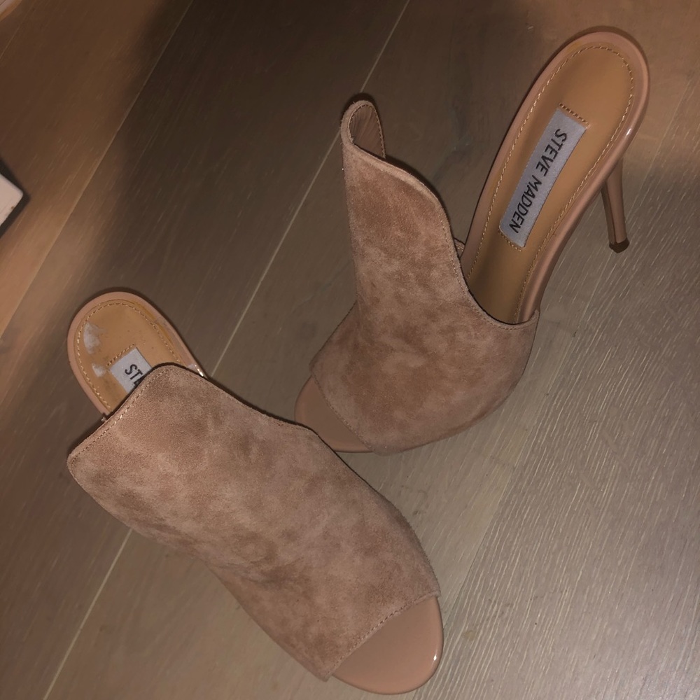 Steve Madden nude suede heels
